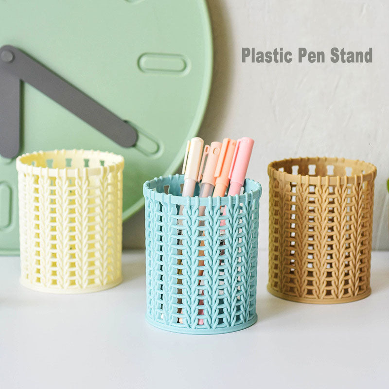 Desktop small pen holder rattan-proof plastic office round pen holder (size-8x10cm) Random color (DGG 879)