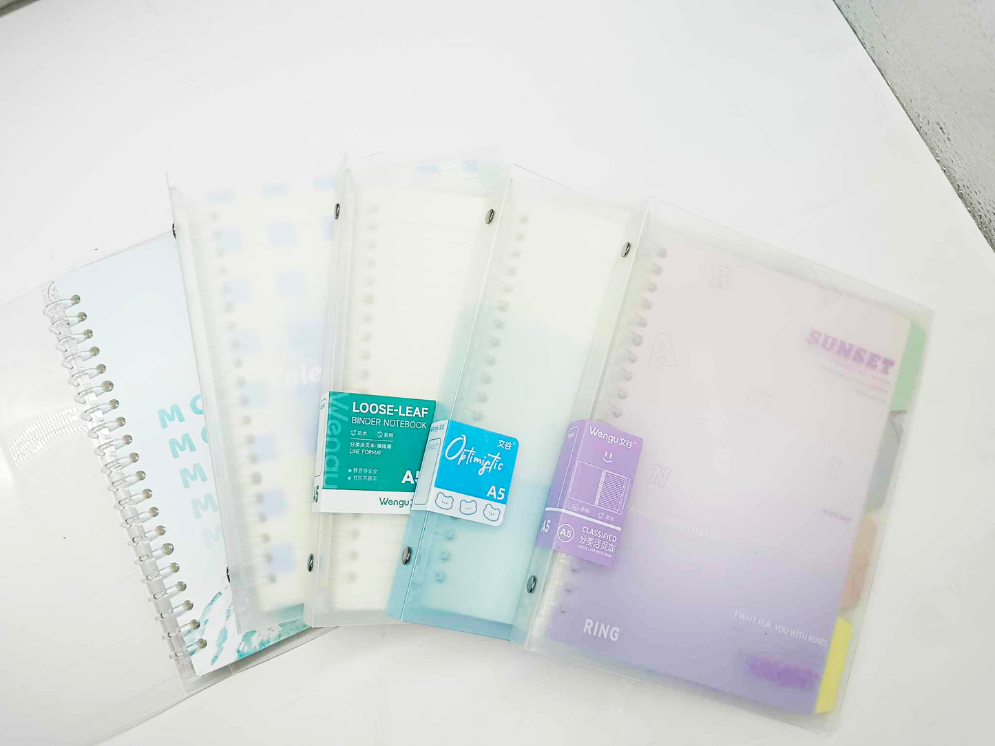 Wengu Loose-leaf transparent binder notebook size A5 / 60sheets Random Design