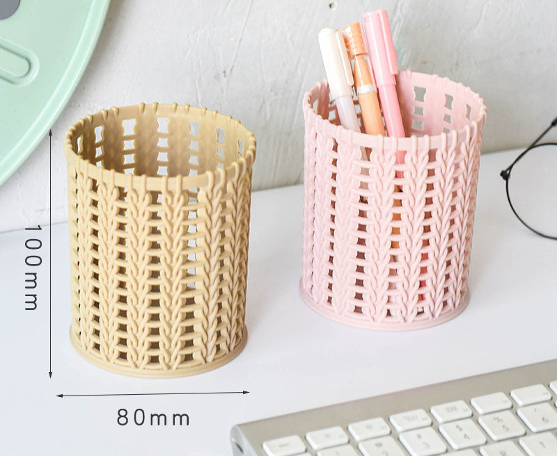 Desktop small pen holder rattan-proof plastic office round pen holder (size-8x10cm) Random color (DGG 879)